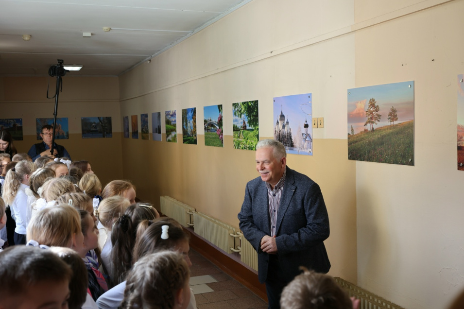 В школе №34 Великого Новгорода открылась фотовыставка Анатолия Федотова